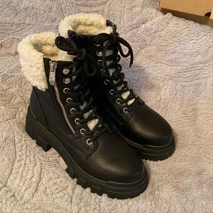 Marc fisher size 8 black boot